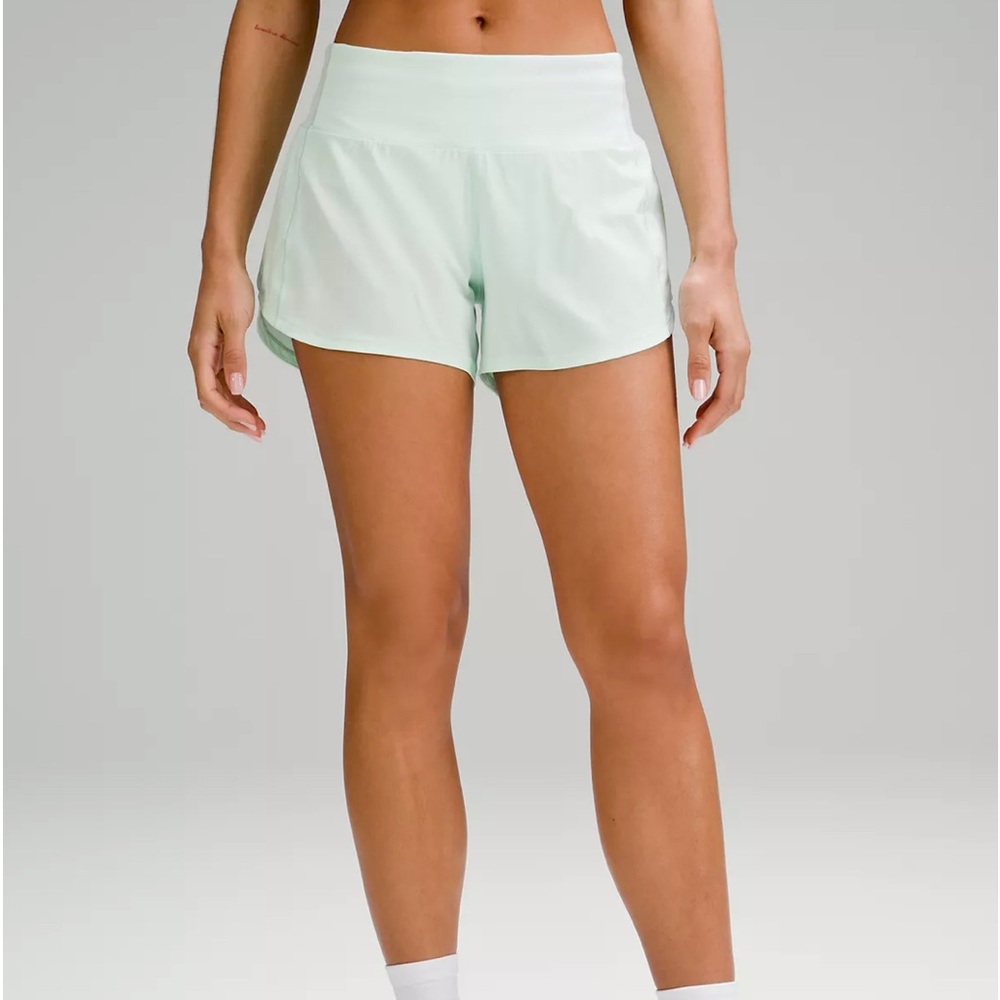 Lululemon Speed up Mid rise Lined Short 2.5”